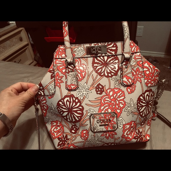 Guess Ophelia Turnlock floral Satchel - Picture 2 of 8